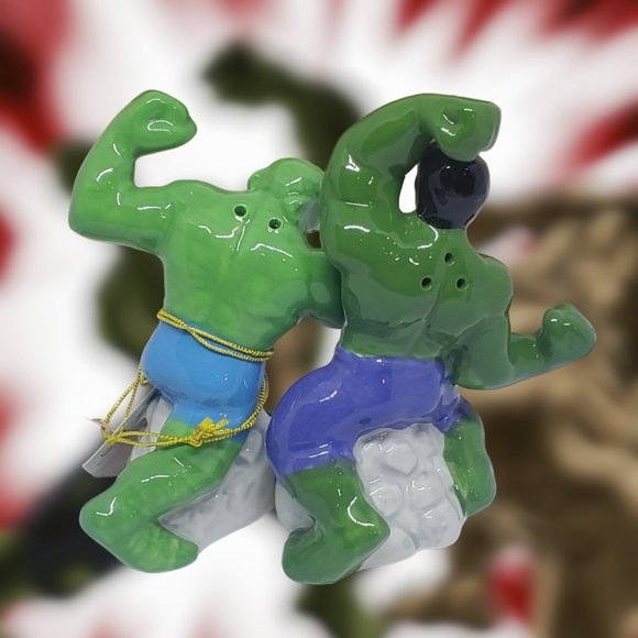 Hulk v Abomination Ceramic Salt & Pepper Shakers - Magnetic - Picture 5 of 8